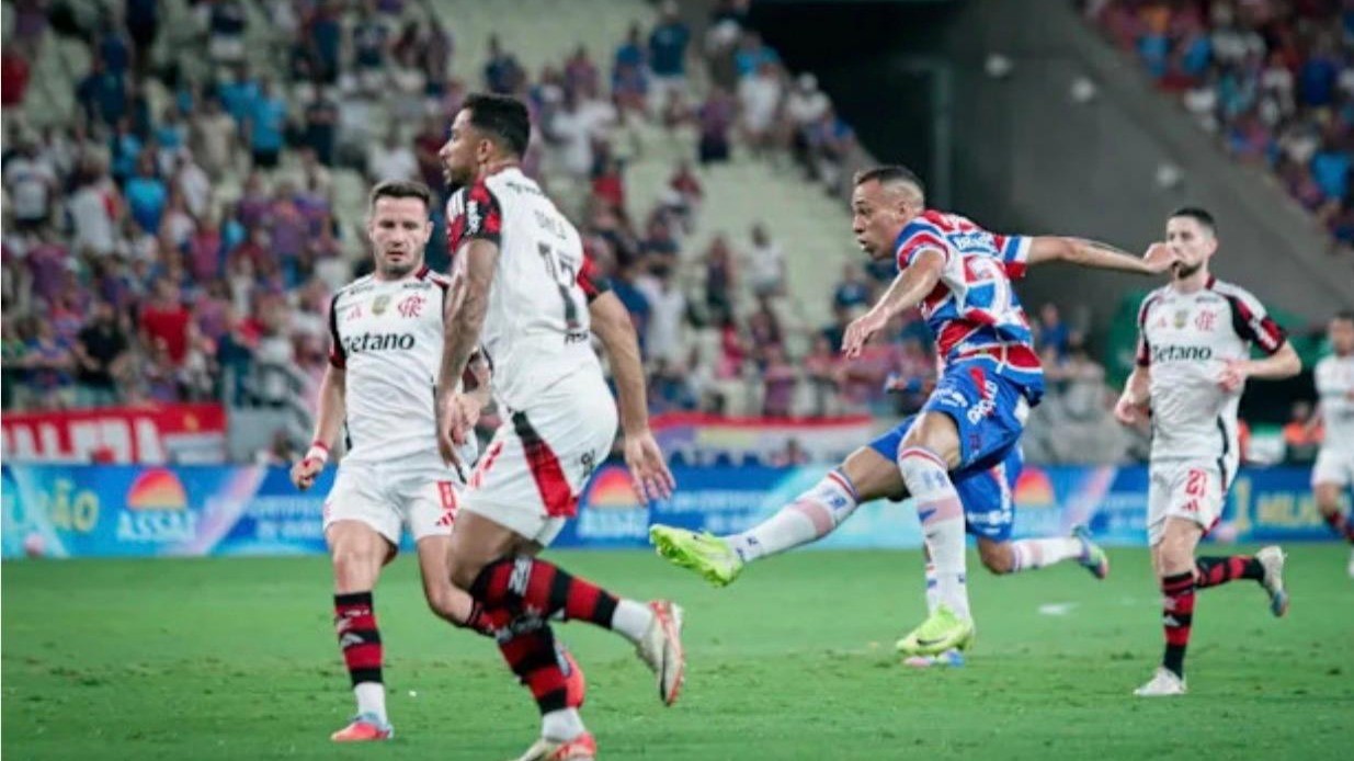 Fortaleza aplica bloco baixo contra Flamengo