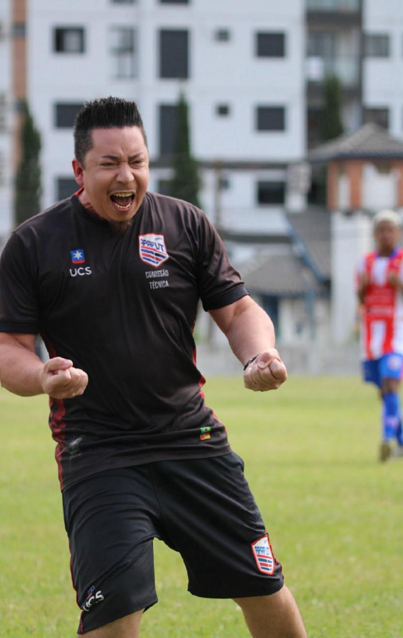 Diego Lambari em momento de comemoração